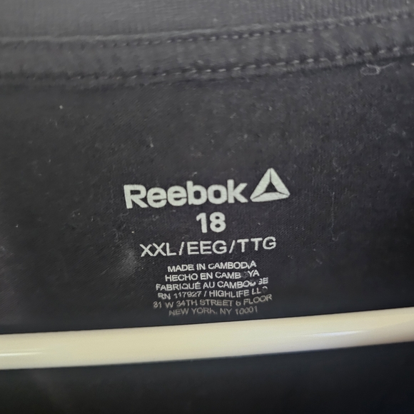 Reebok Black Graphic T-Shirt - Picture 3 of 3